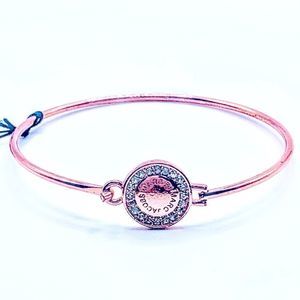 HP! 💜 NWT! MARC BY MARC JACOBS ROSE GOLD COLORED WHITE RHINESTONE LOGO BANGLE!